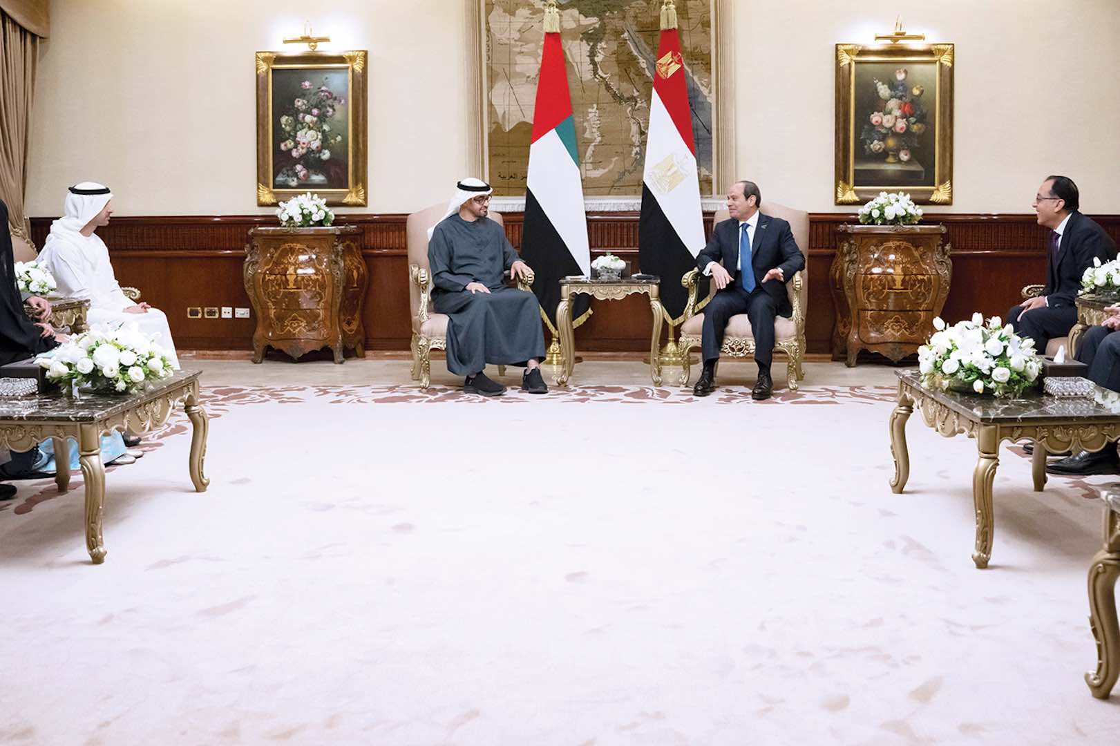 رئيس دولة الإمارات والرئيس المصري يناقشان في القاهرة العلاقات الأخوية والتطورات في المنطقة